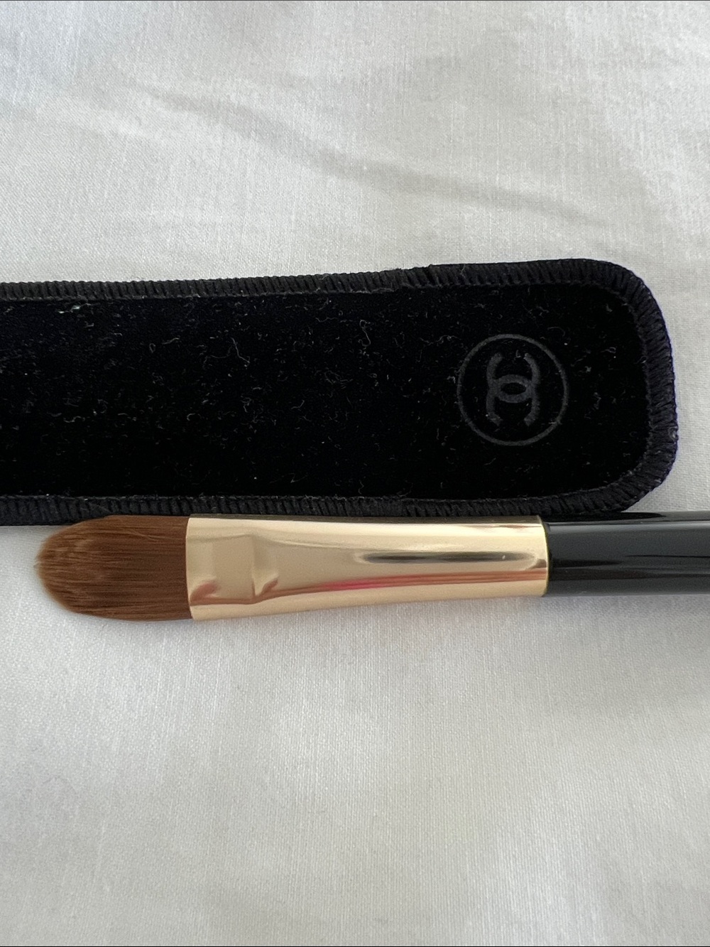 CHANEL Black Handle Makeup Brush with Gold Ferrule and Brown Bristles
